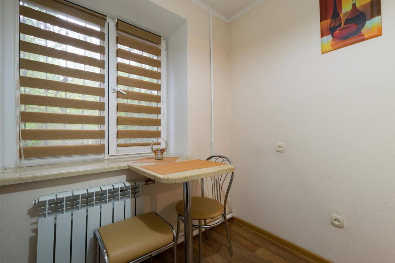 Apartment Nadezhda At Zheltoskan 77/79 Almaty Esterno foto