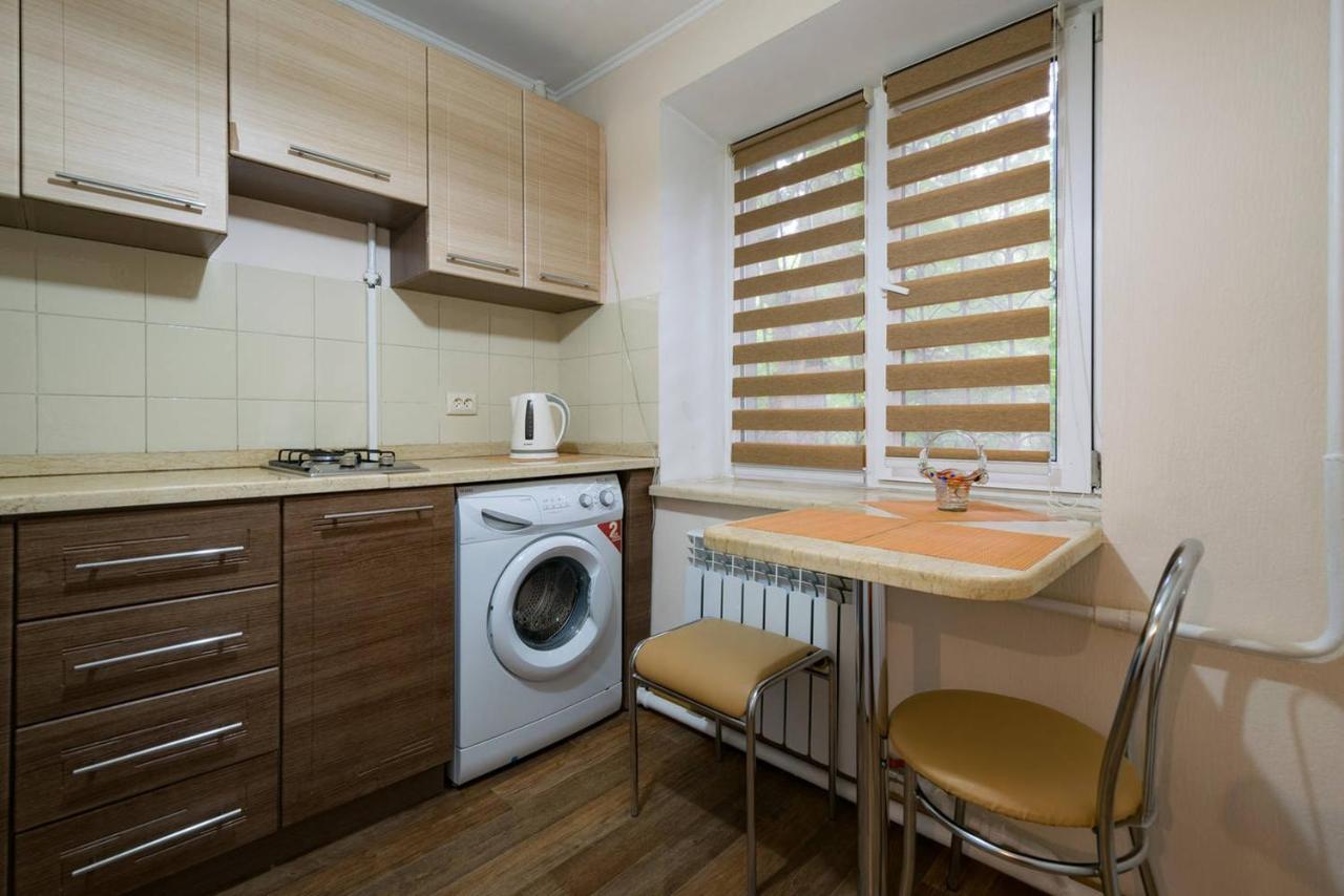 Apartment Nadezhda At Zheltoskan 77/79 Almaty Esterno foto