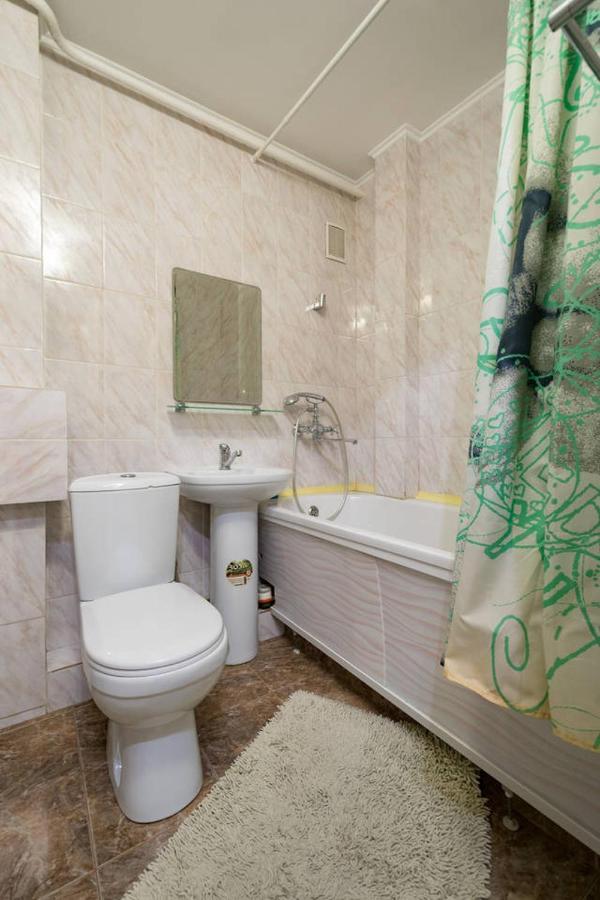 Apartment Nadezhda At Zheltoskan 77/79 Almaty Esterno foto