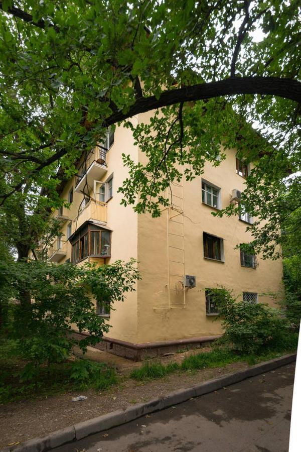 Apartment Nadezhda At Zheltoskan 77/79 Almaty Esterno foto